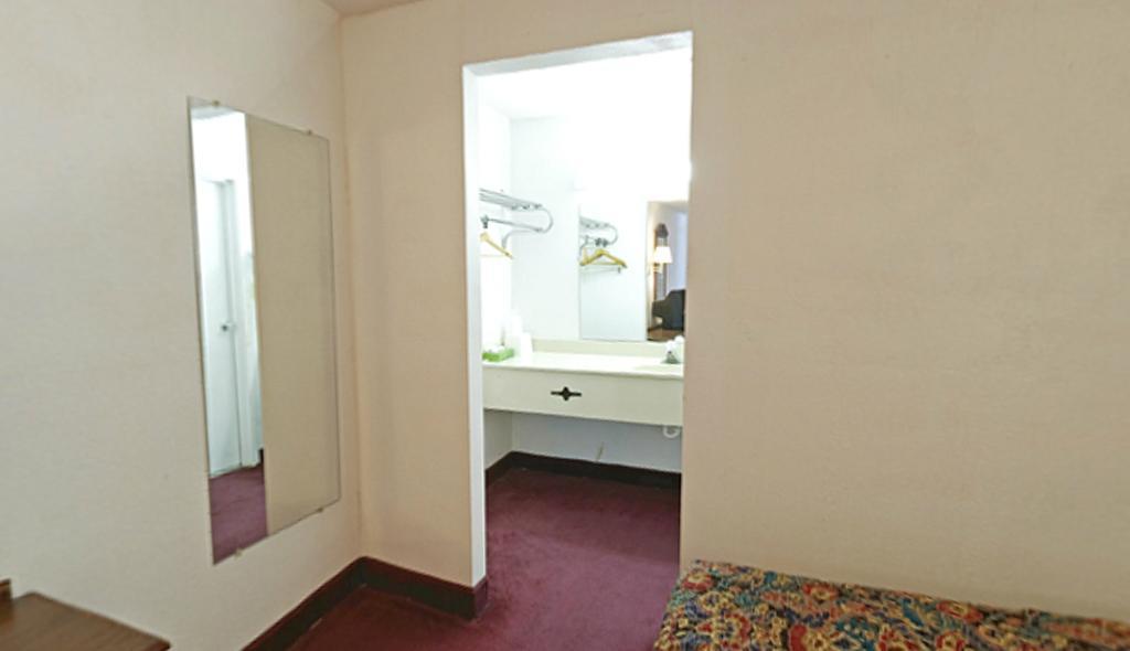 Americas Best Value Inn Mount Vernon Quarto foto